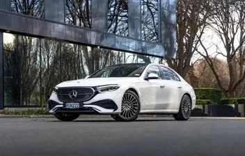 Mercedes-Benz E 300 2026 photo 2