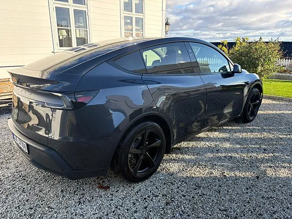 Tesla Model Y 2025 photo 3