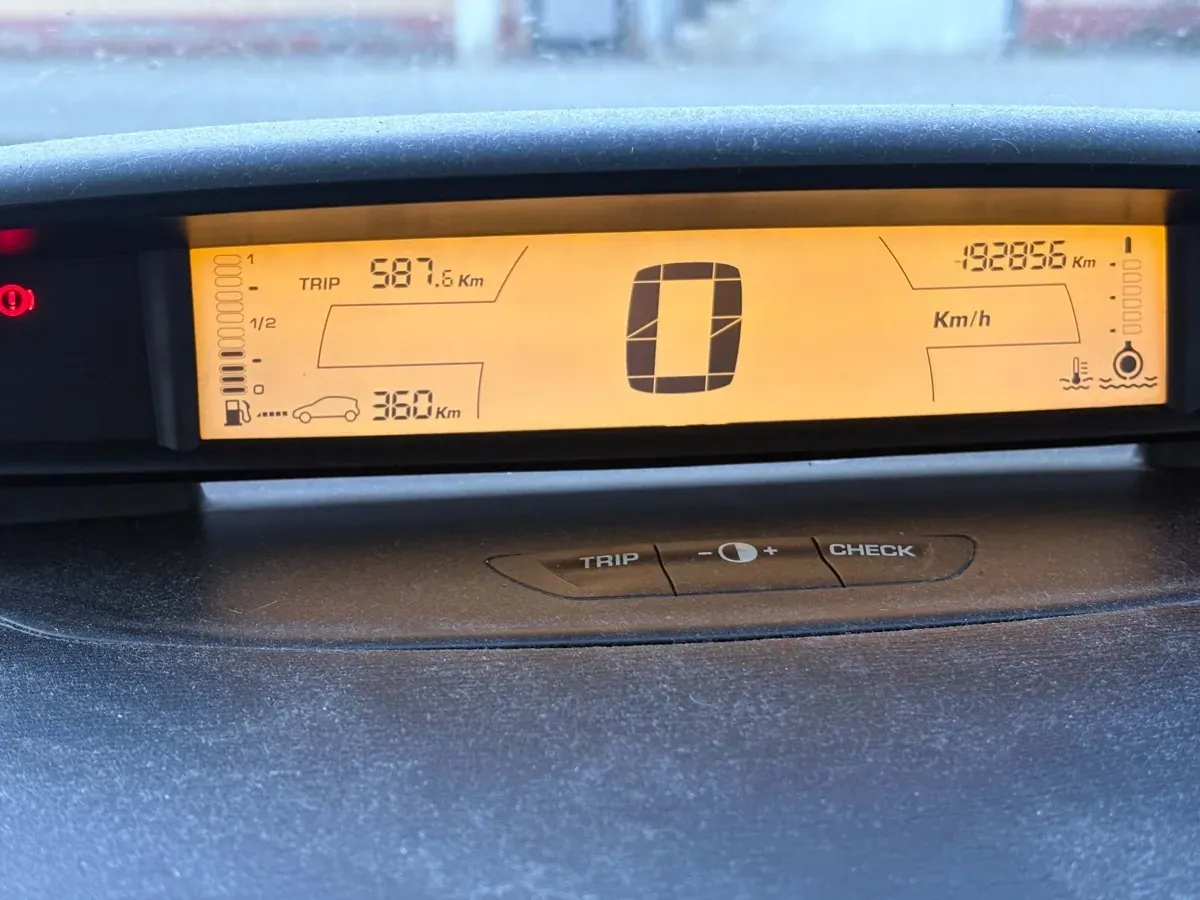 Citroen C4 2008 photo 3