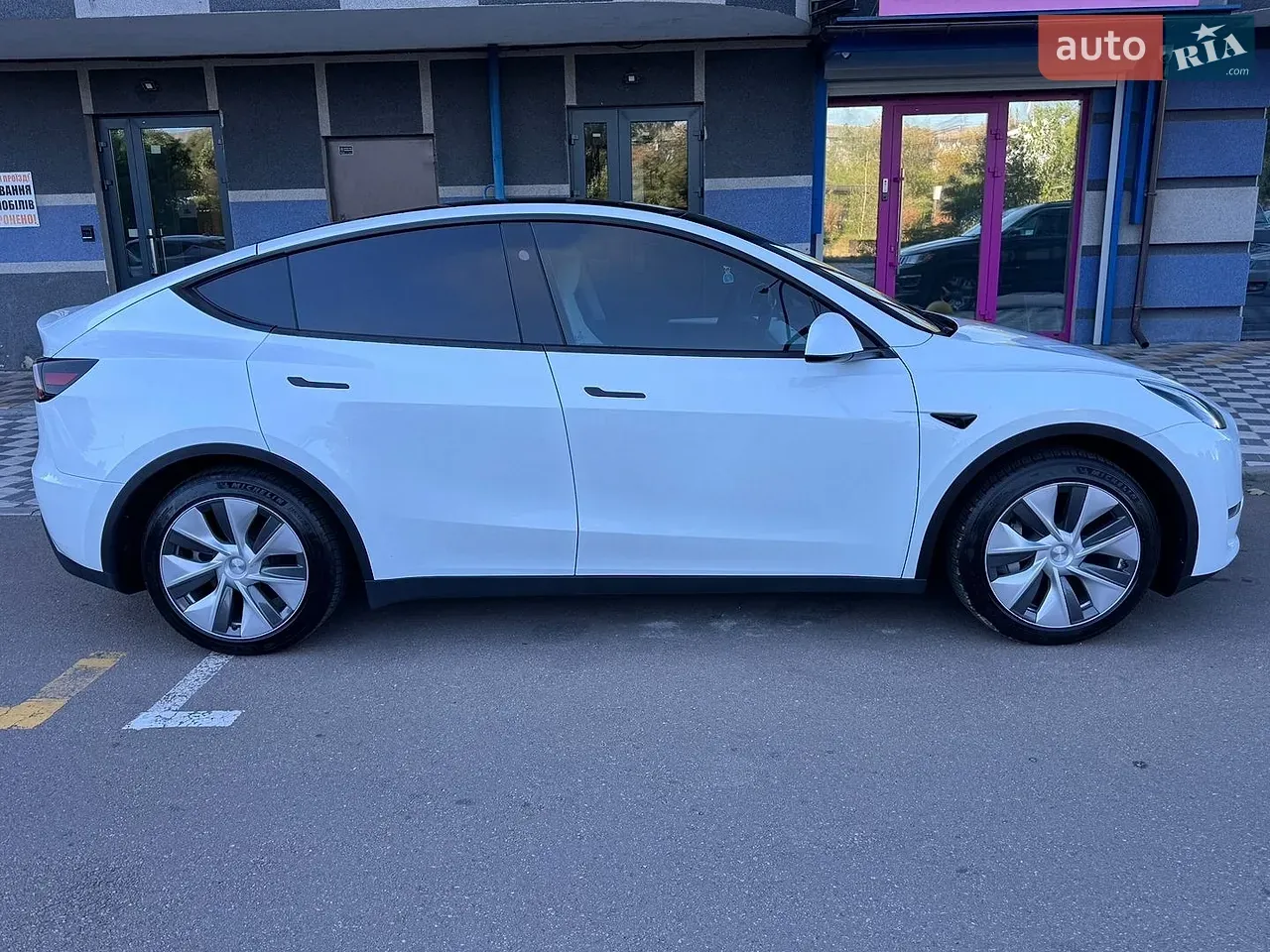 Tesla Model Y 2023 photo 4