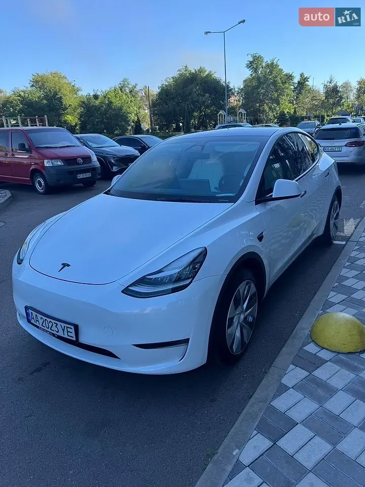 Tesla Model Y 2023 photo 2