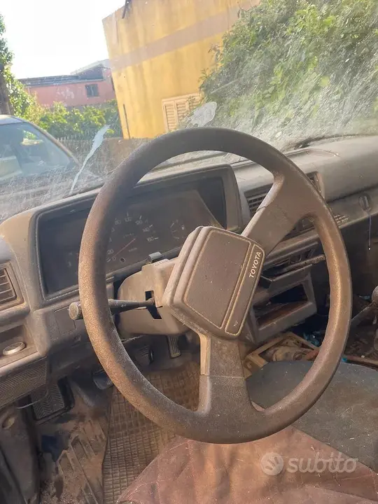 Toyota Hilux 1988 photo 3