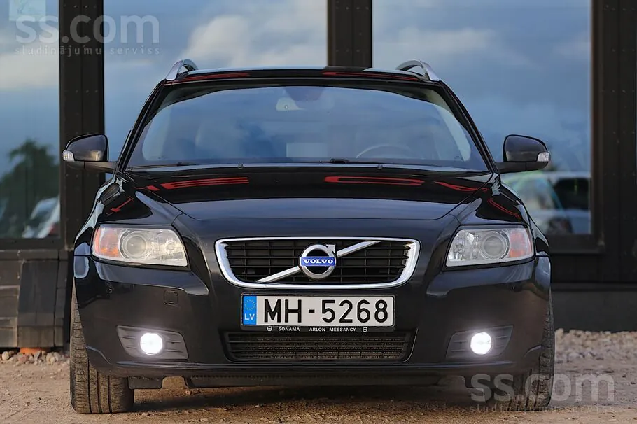 Volvo V50 2012 photo 2