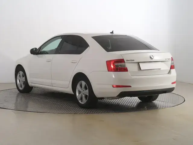 Skoda Octavia 2014 photo 3