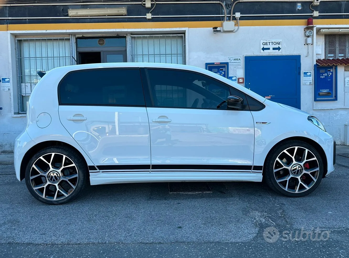 Volkswagen Up 2022 photo 2