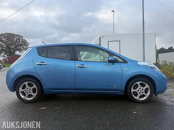 Nissan Leaf 2013 photo 2