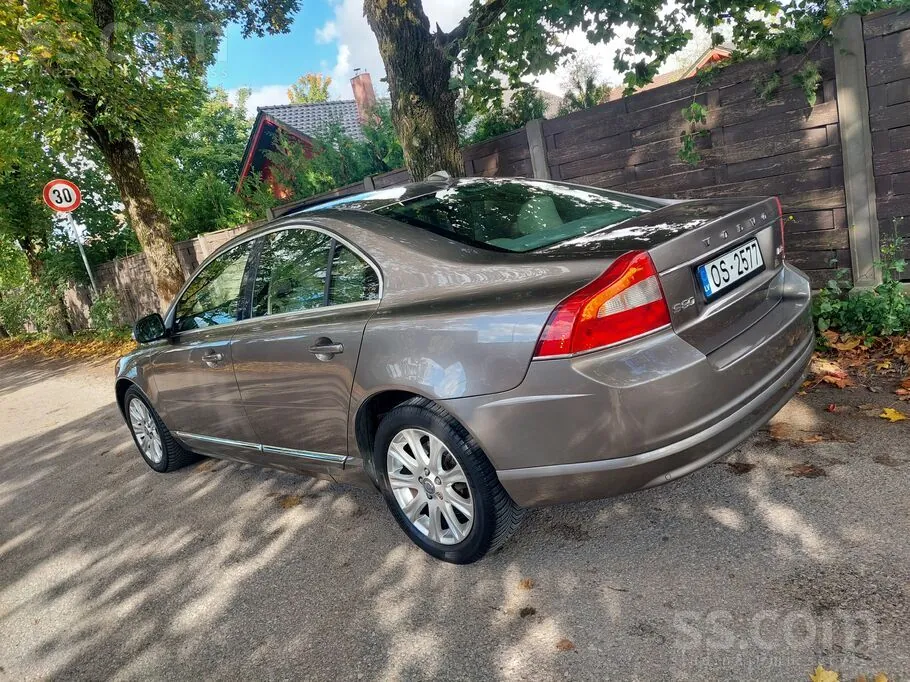 Volvo S80 2010 photo 2