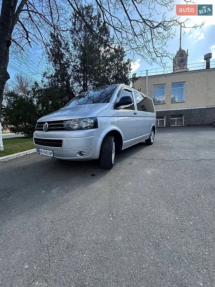 Volkswagen Multivan 2012 photo 2