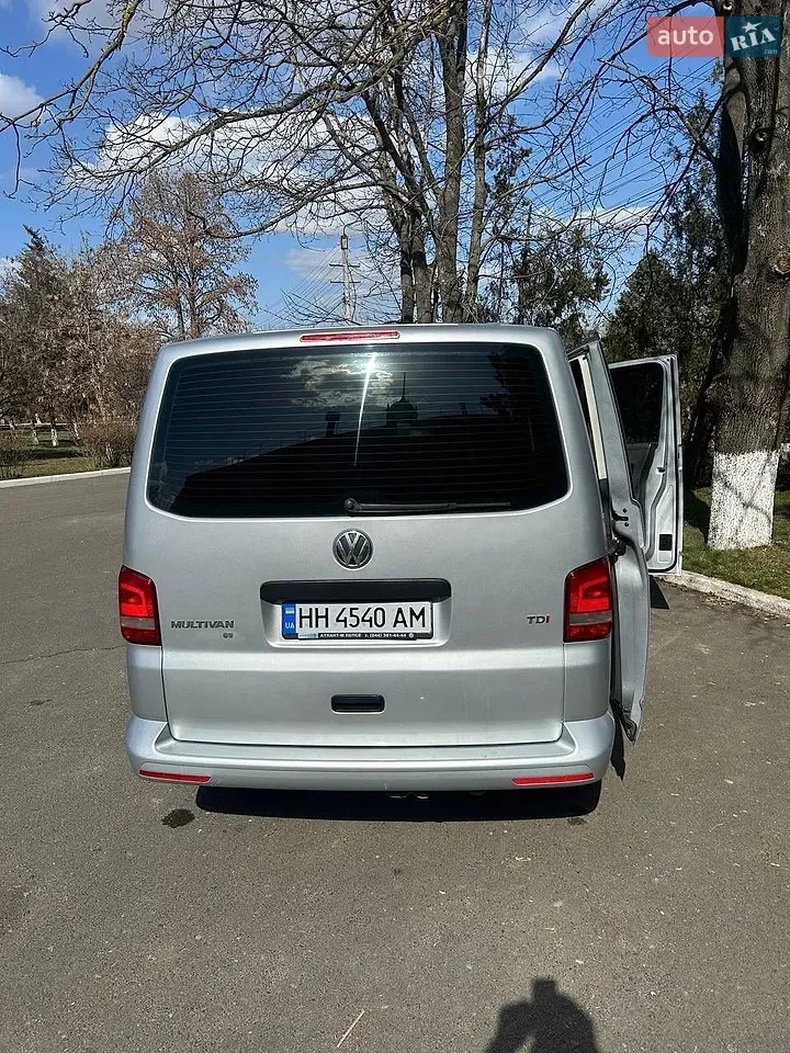 Volkswagen Multivan 2012 photo 3