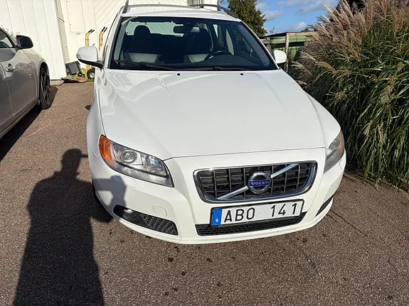 Volvo V70 2010 photo 2