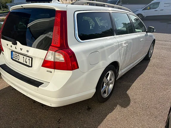 Volvo V70 2010 photo 4