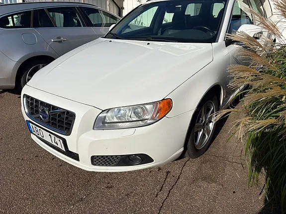 Volvo V70 2010 photo 3