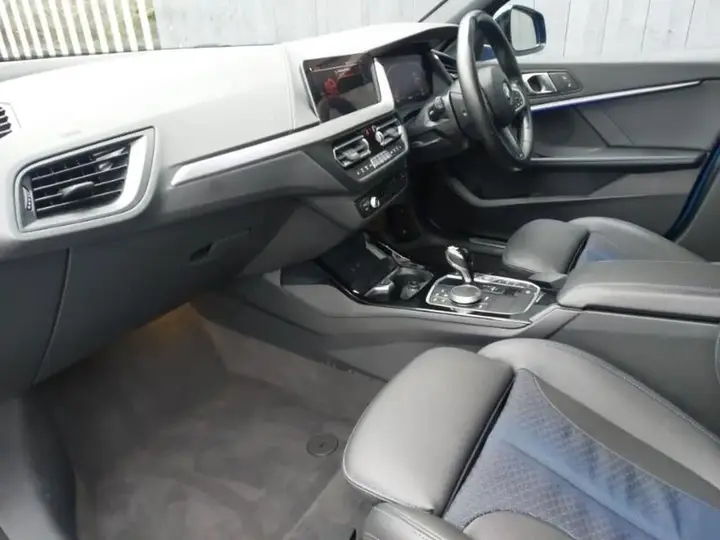 BMW 1 Series 2023 photo 5