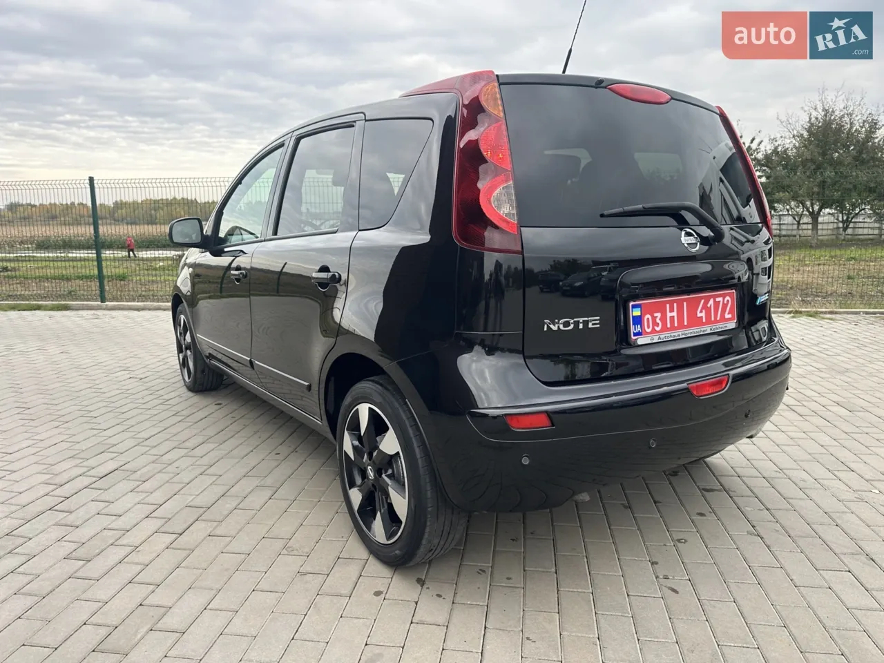 Nissan Note 2012 photo 4