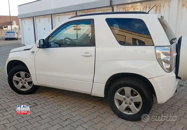 Suzuki Grand Vitara 2010 photo 3