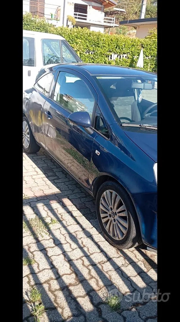 Opel Corsa 2011 photo 2