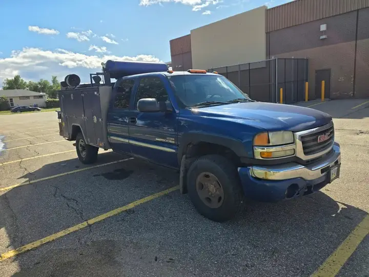 GMC Sierra 2500Hd 2003 photo 2