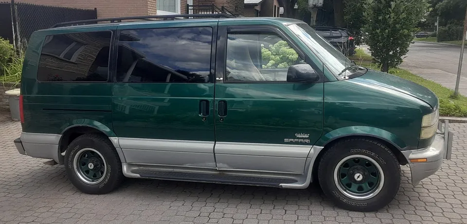 GMC Safari 1998 photo 3