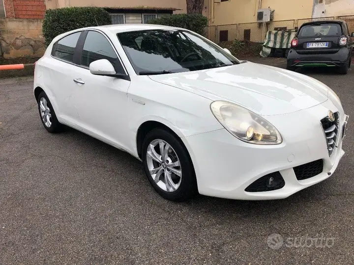 Alfa Romeo Giulietta 2013 photo 2
