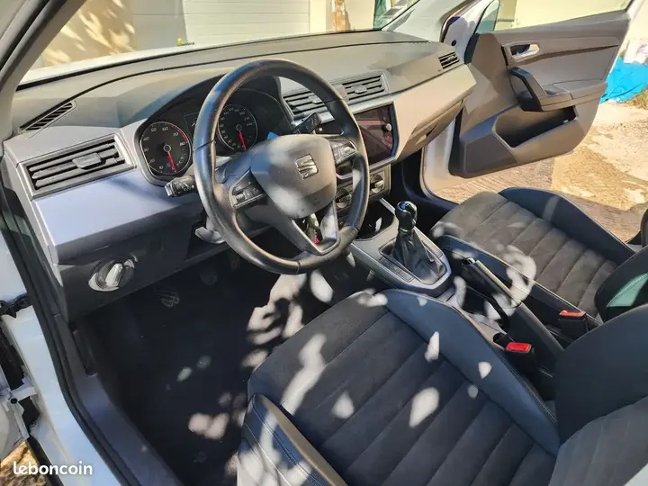 Seat Arona 2019 photo 3
