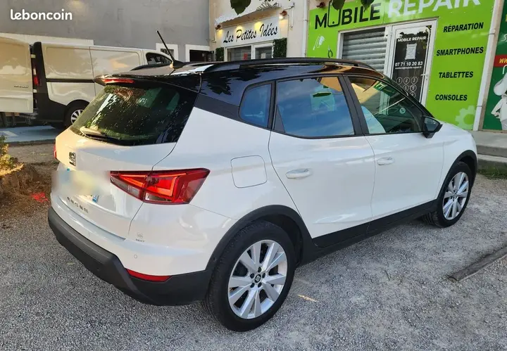 Seat Arona 2019 photo 2