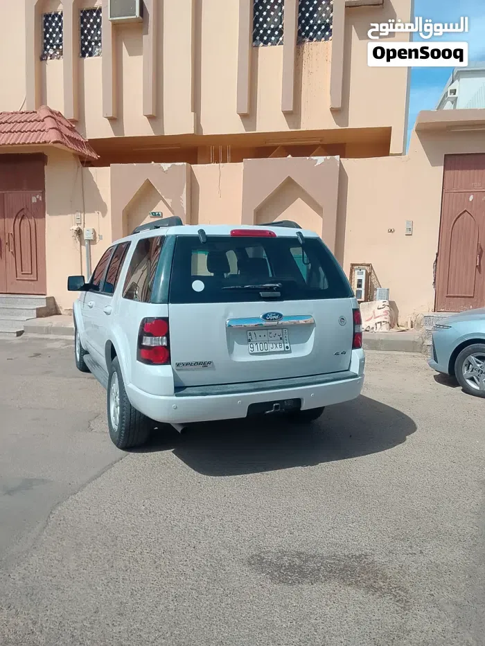 Ford Explorer 2010 photo 2