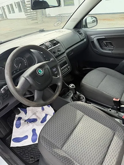 Skoda Fabia 2010 photo 3
