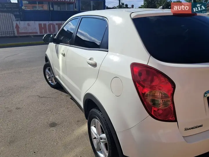 KG Mobility Korando 2011 photo 5