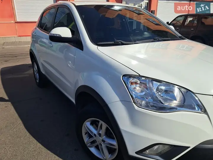 KG Mobility Korando 2011 photo 2