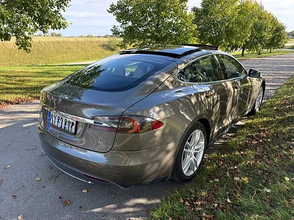 Tesla Model S 2015 photo 3