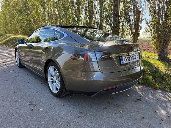 Tesla Model S 2015 photo 2