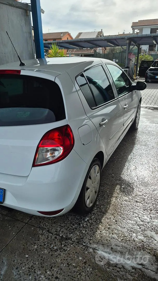Renault Clio 2011 photo 5