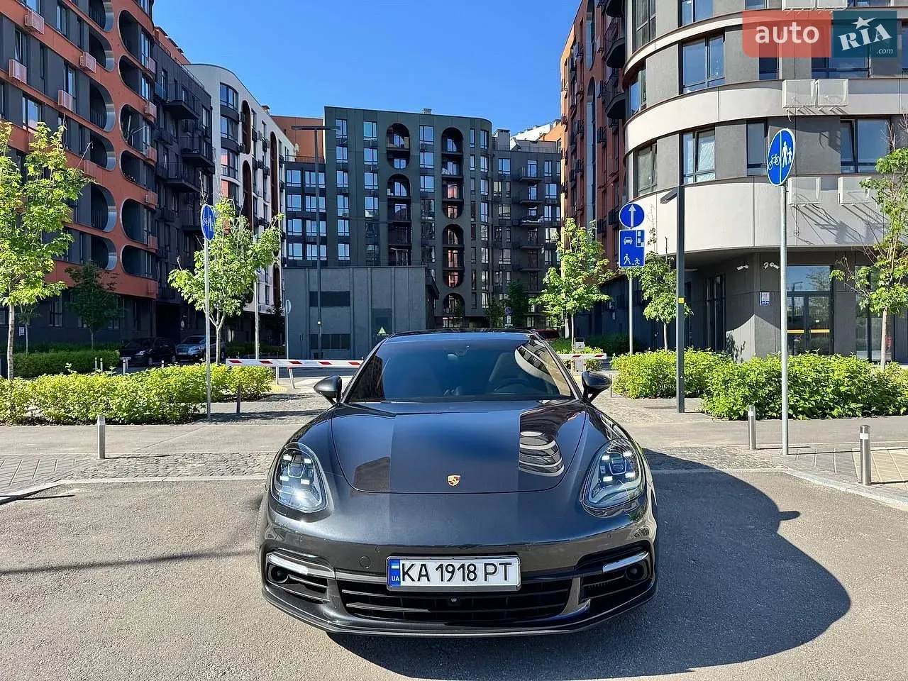 Porsche Panamera 2018 photo 2