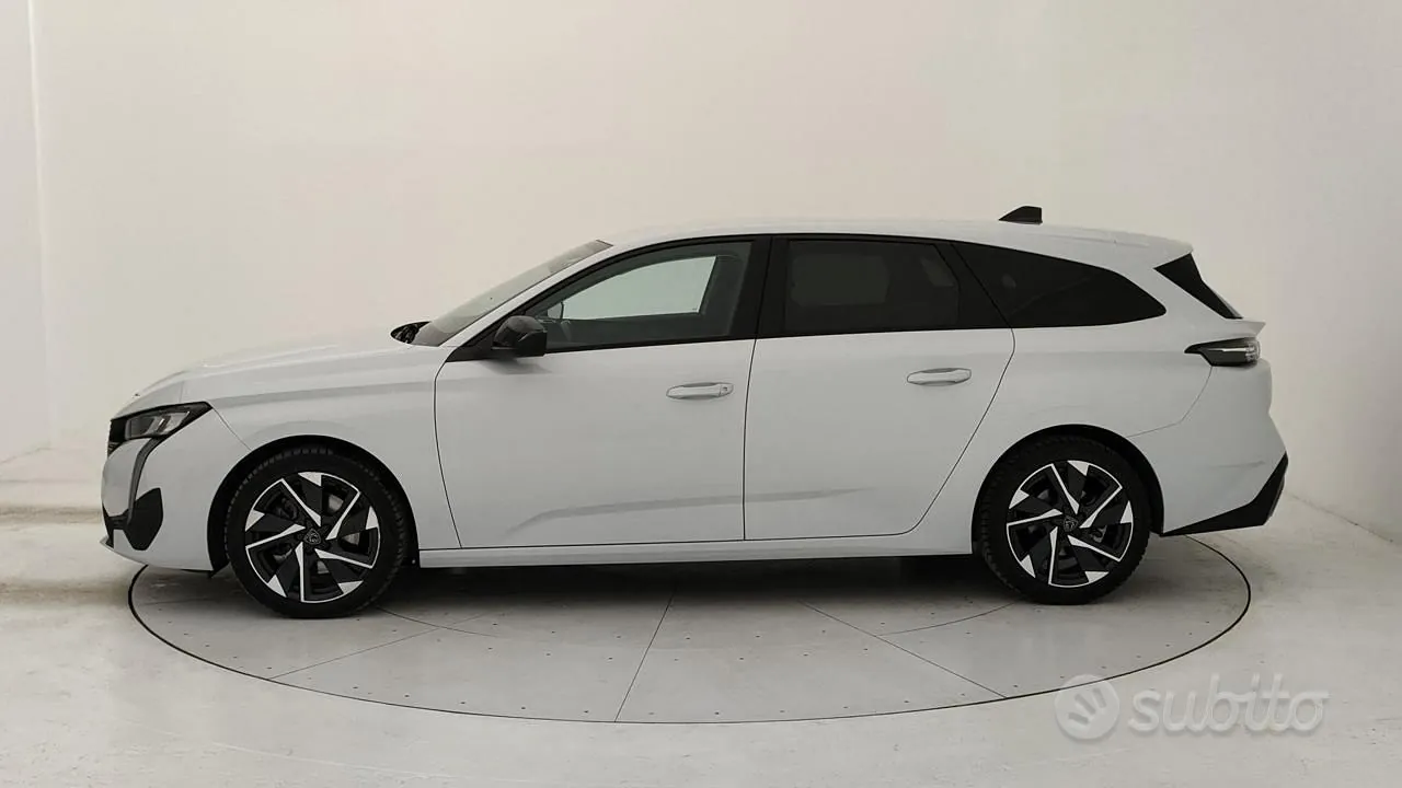 Peugeot 308 2023 photo 2