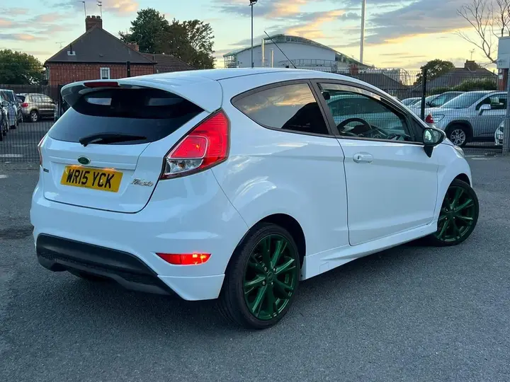 Ford Fiesta 2015 photo 4