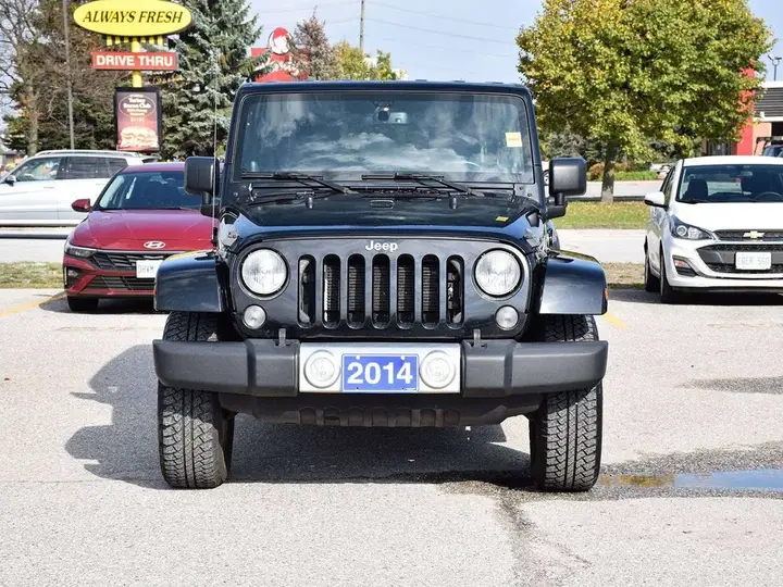 Jeep Wrangler Unlimited 2014 photo 2