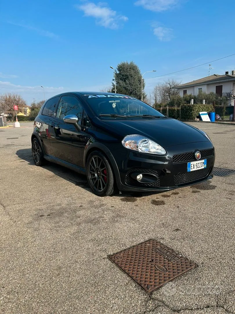 Abarth Grande Punto 2010 photo 2