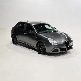 Alfa Romeo Giulietta 2014 photo 2
