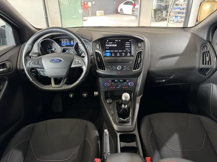 Ford Focus 2018 photo 2