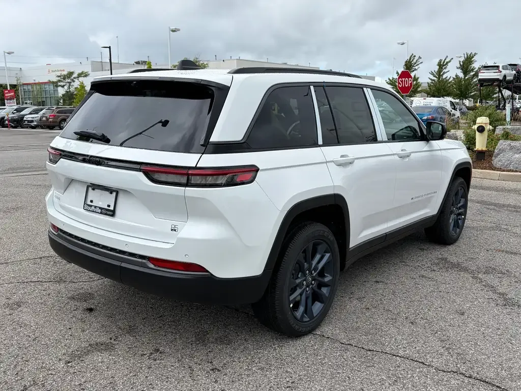 Jeep Grand Cherokee 2026 photo 5