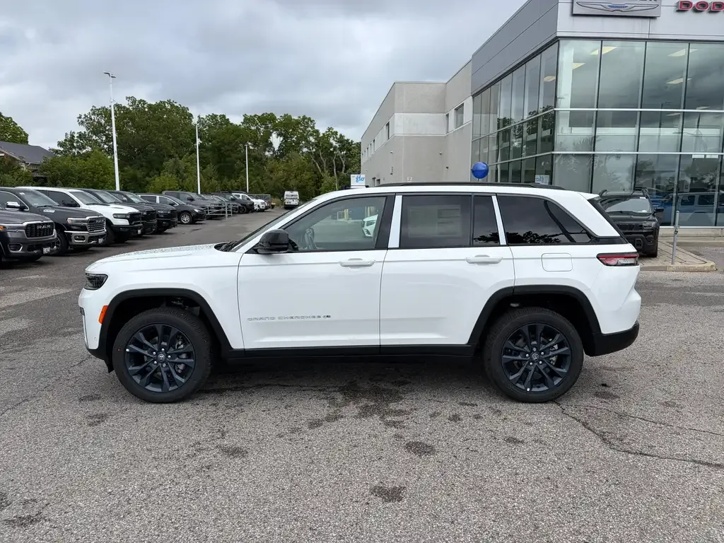 Jeep Grand Cherokee 2026 photo 2