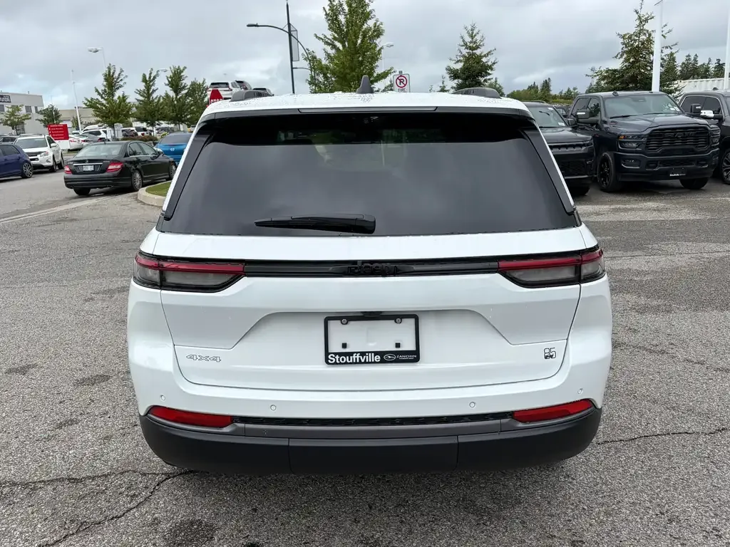 Jeep Grand Cherokee 2026 photo 4