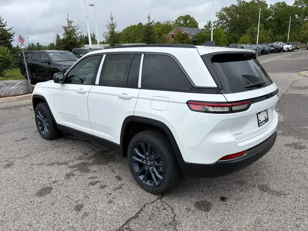 Jeep Grand Cherokee 2026 photo 3