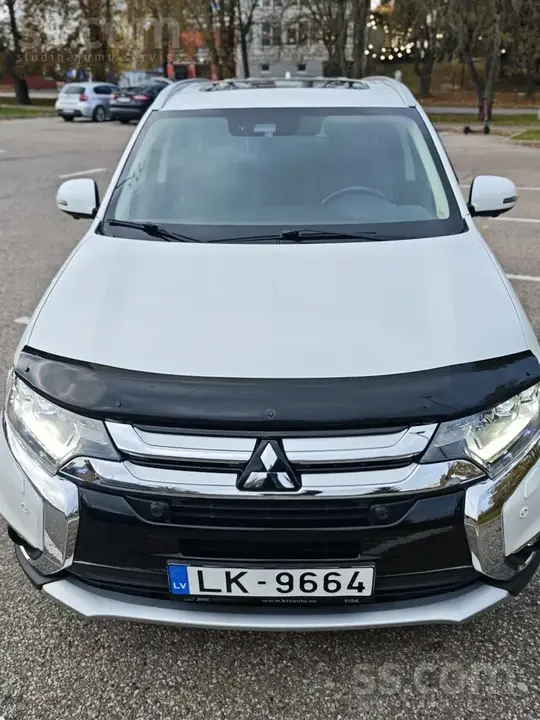 Mitsubishi Outlander 2018 photo 2