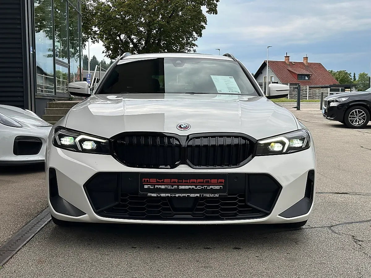 BMW 3 Series 2022 photo 2