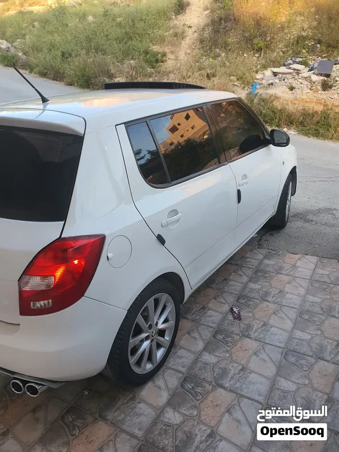 Skoda Fabia 2013 photo 2