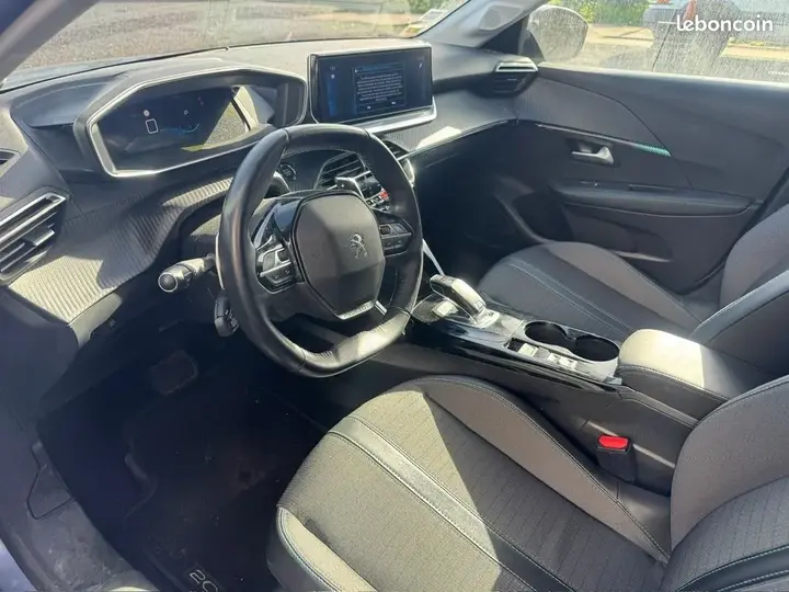 Peugeot 208 2020 photo 3
