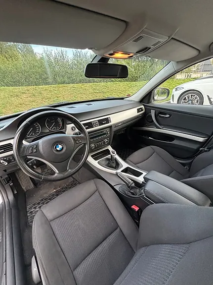 BMW 318D 2012 photo 3