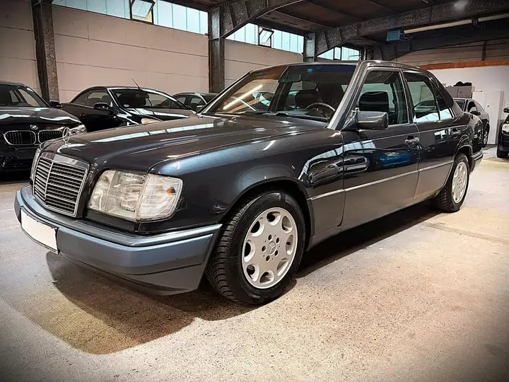 Mercedes-Benz W124