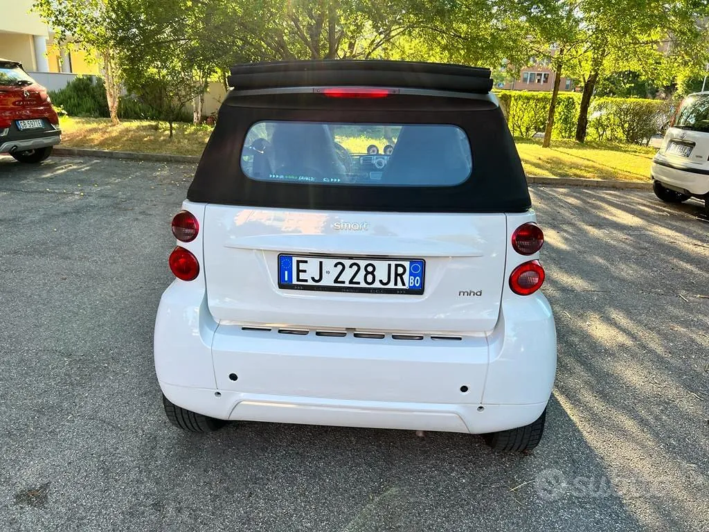 Smart Fortwo 2011 photo 2